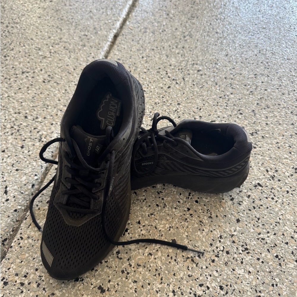 Brooks Men's Black Athletic Shoes